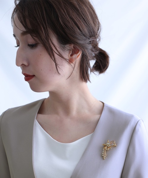 PourVous(プールヴー)の「シューティングスターブローチ 結婚式 同窓会 オケージョン 二次会 (ブローチ/コサージュ・レディース・ゴールド・FREE)」の2枚目の写真