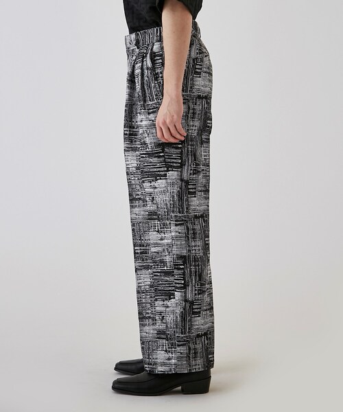 tk.TAKEO KIKUCHI(ティーケータケオキクチ)の「◆アブストラクトワイドストレートパンツ(その他パンツ・メンズ・ブルー系8/ブラック系3・02/03)」の5枚目の写真