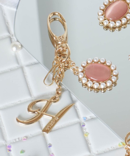 Maison de FLEUR(メゾンドフルール)の「イニシャルパールビジューキーホルダー(キーホルダー・レディース・M/I/C/H/K/Y/F/S/A/T/E/D/L/J/R/N/G・FREE)」の7枚目の写真