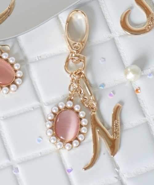 Maison de FLEUR(メゾンドフルール)の「イニシャルパールビジューキーホルダー(キーホルダー・レディース・M/I/C/H/K/Y/F/S/A/T/E/D/L/J/R/N/G・FREE)」の13枚目の写真