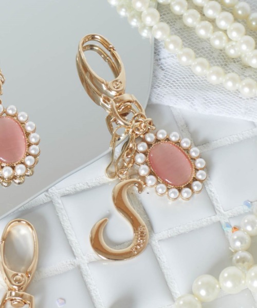 Maison de FLEUR(メゾンドフルール)の「イニシャルパールビジューキーホルダー(キーホルダー・レディース・M/I/C/H/K/Y/F/S/A/T/E/D/L/J/R/N/G・FREE)」の15枚目の写真