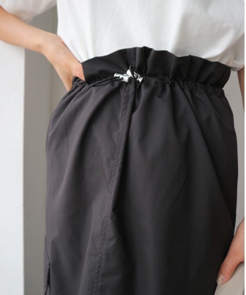 TRUNC（トランクエイティーエイト）の「Drawstring Cargo Skirt（スカート・レディース・ベージュ/ブラック・FREE）」の14枚目の写真