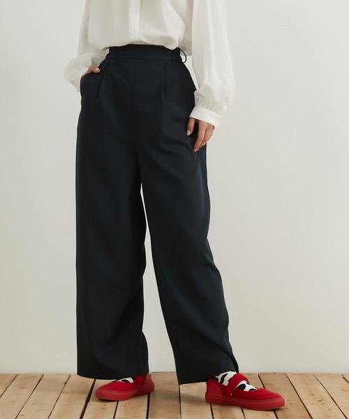 On One's Own(オンワンズオン)の「On One's Own ワイドレッグタックパンツ(スラックス・レディース・ベージュ/ネイビー/ブラック/カーキ・S/L/M)」の4枚目の写真