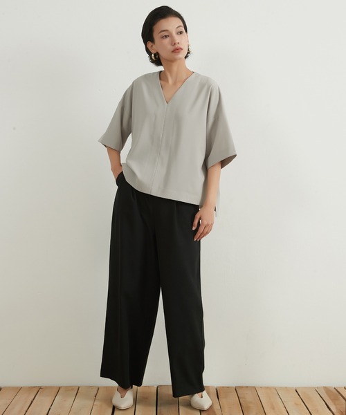 On One's Own(オンワンズオン)の「On One's Own ワイドレッグタックパンツ(スラックス・レディース・ベージュ/ネイビー/ブラック/カーキ・S/L/M)」の5枚目の写真
