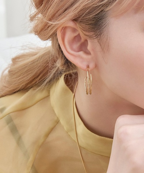 Phoebe(フィービィー)の「ラインアップフープピアス(ピアス(両耳用)・レディース・イエローゴールド・FREE)」の2枚目の写真