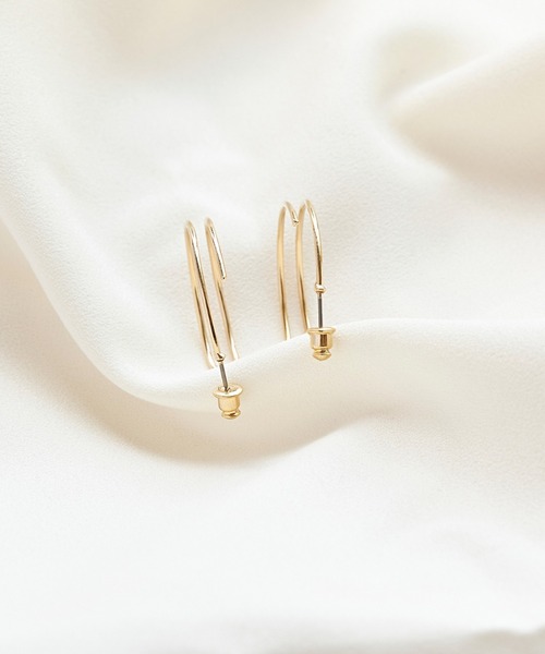 Phoebe(フィービィー)の「ラインアップフープピアス(ピアス(両耳用)・レディース・イエローゴールド・FREE)」の3枚目の写真