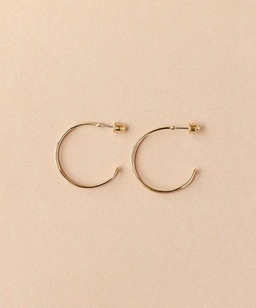 Phoebe(フィービィー)の「ラインアップフープピアス(ピアス(両耳用)・レディース・イエローゴールド・FREE)」の7枚目の写真