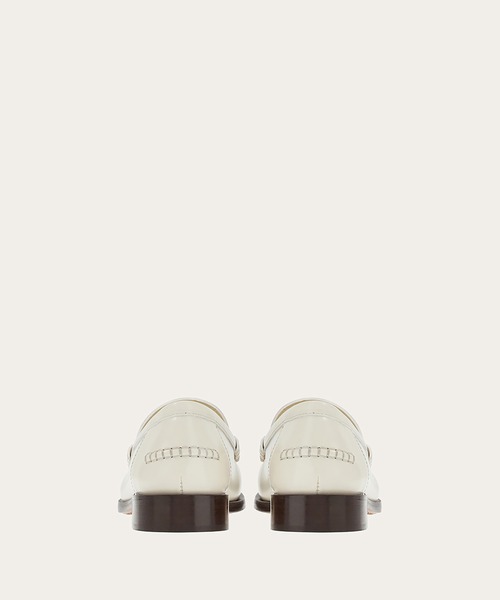 FERRAGAMO（フェラガモ）の「モカシン（モカシン/デッキシューズ・レディース・アイボリー・6/5/5.5/6.5/7）」の3枚目の写真