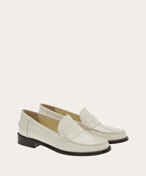 FERRAGAMO（フェラガモ）の「モカシン（モカシン/デッキシューズ・レディース・アイボリー・6/5/5.5/6.5/7）」の4枚目の写真