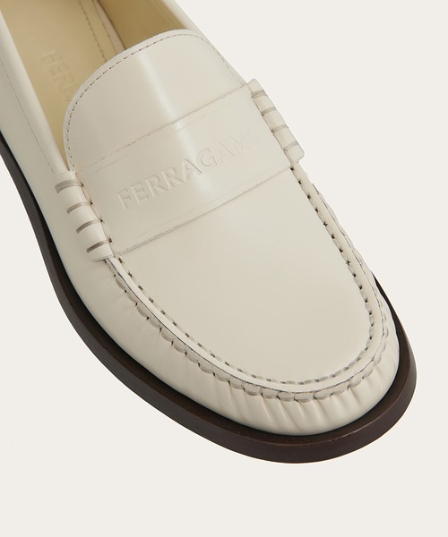 FERRAGAMO（フェラガモ）の「モカシン（モカシン/デッキシューズ・レディース・アイボリー・6/5/5.5/6.5/7）」の5枚目の写真