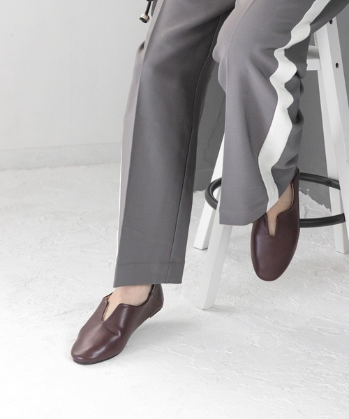 SOROTTO（ソロット）の「ふかふかインソール/スリットデザインの2wayぺたんこフラットソールシューズ/バブーシュ（パンプス・レディース・ブラウン/ブルー/ゴールド/サーモンピンク/ブラック・23.5cm/24.0cm/24.5cm/22.0cm/25.0cm/22.5cm/23.0cm）」の2枚目の写真