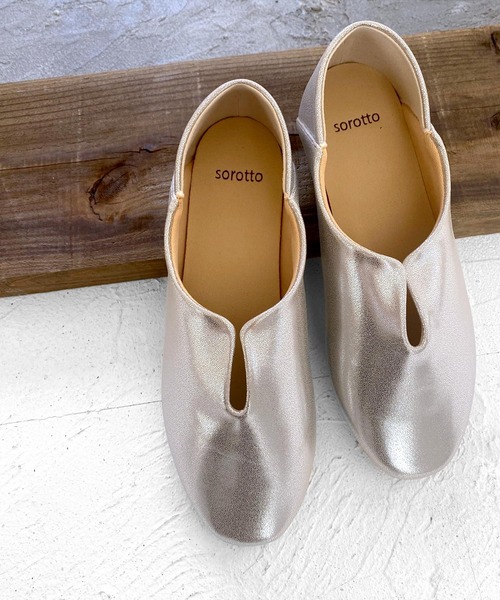 SOROTTO（ソロット）の「ふかふかインソール/スリットデザインの2wayぺたんこフラットソールシューズ/バブーシュ（パンプス・レディース・ブラウン/ブルー/ゴールド/サーモンピンク/ブラック・23.5cm/24.0cm/24.5cm/22.0cm/25.0cm/22.5cm/23.0cm）」の5枚目の写真