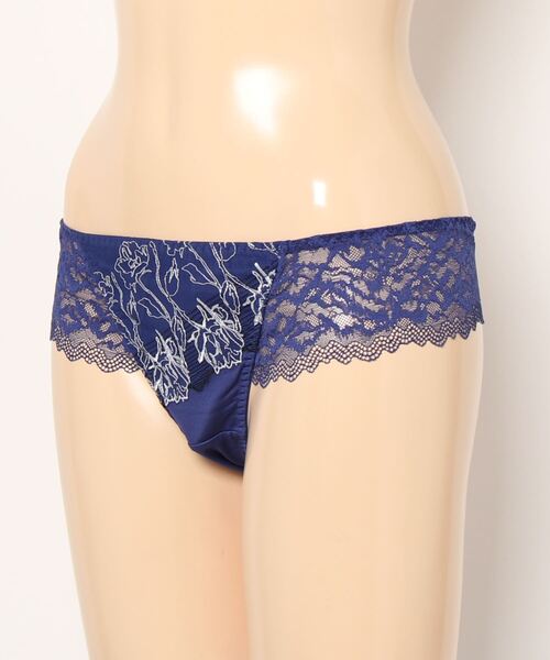 AMOSTYLE BY Triumph（アモスタイルバイトリンプ）の「ストリング（T