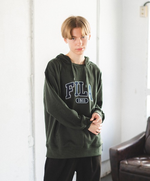 FILA(フィラ)の「【FILA】カレッジワッペン パーカー(パーカー・メンズ・カーキ/ブルー/ワイン・M/L/LL)」の1枚目の写真