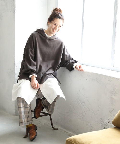 soulberry（ソウルベリー）の「フレアなパーカー（スウェット・レディース・スミクロ/グレイッシュベージュ・M～Ｌ/LL～3L）」の4枚目の写真