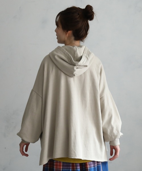 soulberry（ソウルベリー）の「フレアなパーカー（スウェット・レディース・スミクロ/グレイッシュベージュ・M～Ｌ/LL～3L）」の14枚目の写真