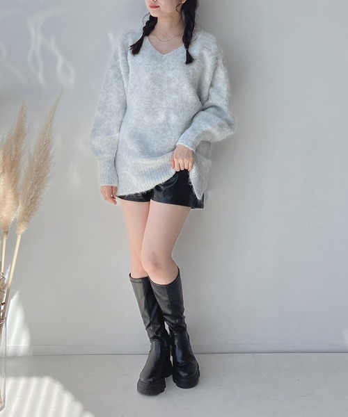 AS KNOW AS plus(アズノゥアズプラス)の「☆バックオープン Vネック シャギーニット(ニット/セーター・レディース・ブルー/ライトグレー/パープル・FREE)」の21枚目の写真