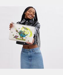 COACHエッセンシャル ポーチ 28・レキシー COACH（コーチ）の「【コズミック】 コーチ エッセンシャル