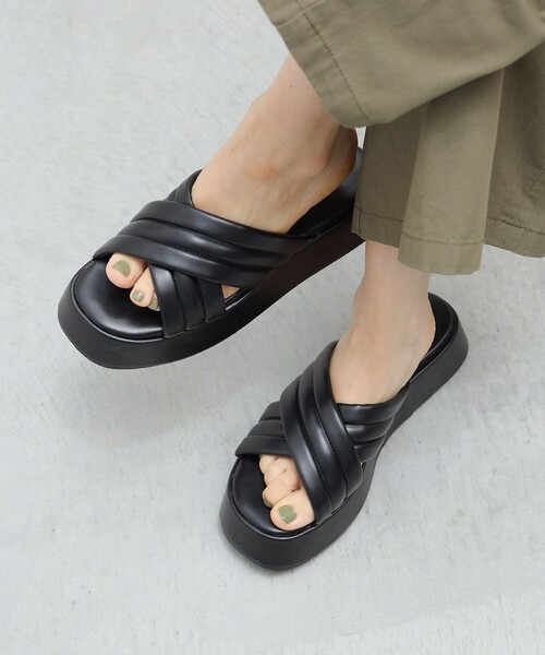 BEAMS HEART（ビームスハート）の「BEAMS HEART / 厚底 クロス サンダル（サンダル・レディース・ベージュ/ブラック・LARGE/MEDIUM/SMALL）」の2枚目の写真