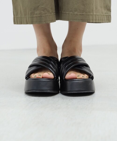 BEAMS HEART（ビームスハート）の「BEAMS HEART / 厚底 クロス サンダル（サンダル・レディース・ベージュ/ブラック・LARGE/MEDIUM/SMALL）」の3枚目の写真