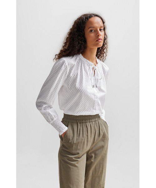 BOSS(ボス)の「ドローストリングカラー コットンカットジャカード ブラウス(シャツ/ブラウス・レディース・ホワイト・38/36/34/32)」の8枚目の写真