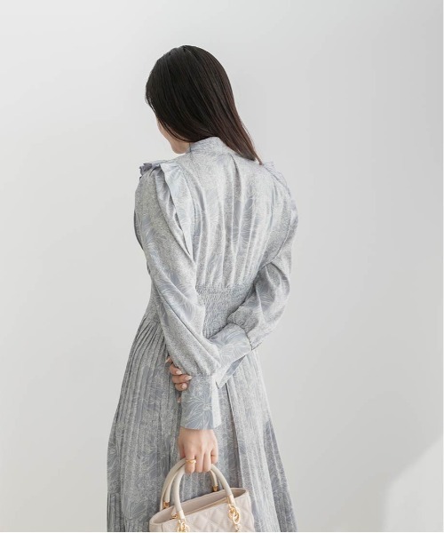 RANDA（ランダ）の「フラワープリントプリーツワンピース（ワンピース・レディース・ホワイト/ブラック/ブルー・1/0）」の16枚目の写真