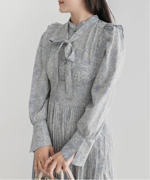RANDA（ランダ）の「フラワープリントプリーツワンピース（ワンピース・レディース・ホワイト/ブラック/ブルー・1/0）」の20枚目の写真