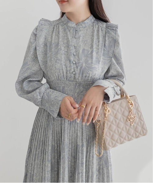 RANDA（ランダ）の「フラワープリントプリーツワンピース（ワンピース・レディース・ホワイト/ブラック/ブルー・1/0）」の22枚目の写真