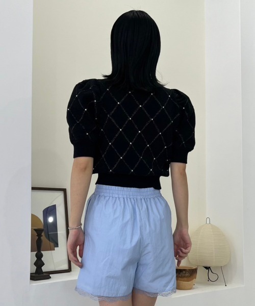 LILY BROWN（リリーブラウン）の「【WEB限定カラー】[L.B CANDY STOCK]ビジューリボンニットトップス（ニット/セーター・レディース・ホワイト/ブラック/ベージュ/ブルー/ピンク・FREE）」の9枚目の写真