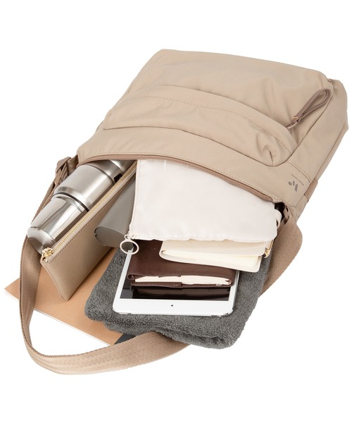 World Traveler(ワールドトラベラー)の「World Traveler/ワールドトラベラー ミラ ショルダーバッグ No.17532(ショルダーバッグ・メンズ・ブラック/ベージュ/ピンク系1・FREE)」の11枚目の写真