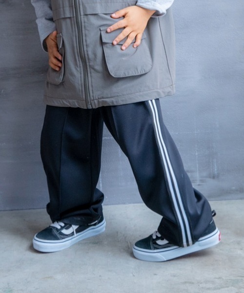 and D. petit main（アンドディープティマイン）の「ストレートトラックパンツ（その他パンツ・キッズ・シルバーグレー/ブラック/ブルー・130cm/120cm/110cm/100cm/90cm）」の2枚目の写真