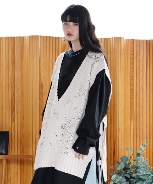 Aphlotus(アプロタス)の「Vネックサイドスリットシアーメッシュニットベスト(ベスト・メンズ・ブラック/アイボリー・MEDIUM/LARGE)」の3枚目の写真