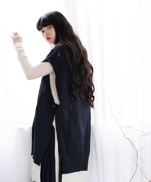 Aphlotus(アプロタス)の「Vネックサイドスリットシアーメッシュニットベスト(ベスト・メンズ・ブラック/アイボリー・MEDIUM/LARGE)」の14枚目の写真