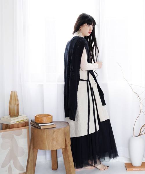 Aphlotus(アプロタス)の「Vネックサイドスリットシアーメッシュニットベスト(ベスト・メンズ・ブラック/アイボリー・MEDIUM/LARGE)」の15枚目の写真