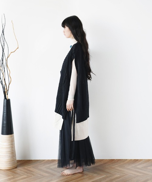 Aphlotus(アプロタス)の「Vネックサイドスリットシアーメッシュニットベスト(ベスト・メンズ・ブラック/アイボリー・MEDIUM/LARGE)」の20枚目の写真