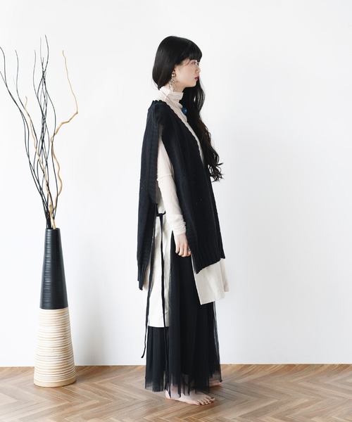 Aphlotus(アプロタス)の「Vネックサイドスリットシアーメッシュニットベスト(ベスト・メンズ・ブラック/アイボリー・MEDIUM/LARGE)」の21枚目の写真
