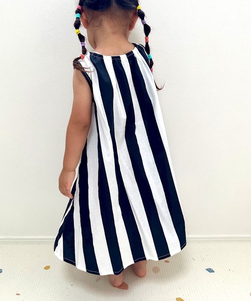 BREEZE（ブリーズ）の「【リンク】総柄フレアワンピース（ワンピース・キッズ・ブラック/オフホワイト/パープル/イエロー/ピンク/ブルー・80/90/100/110/120/130/140）」の3枚目の写真