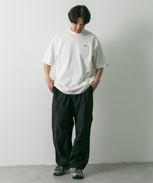 URBAN RESEARCH DOORS(アーバンリサーチドアーズ)の「WAQ×DOORS フィールドロゴTシャツ(Tシャツ/カットソー・メンズ・ブラック/ホワイト・MEDIUM/LARGE)」の6枚目の写真