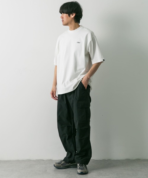 URBAN RESEARCH DOORS(アーバンリサーチドアーズ)の「WAQ×DOORS フィールドロゴTシャツ(Tシャツ/カットソー・メンズ・ブラック/ホワイト・MEDIUM/LARGE)」の7枚目の写真