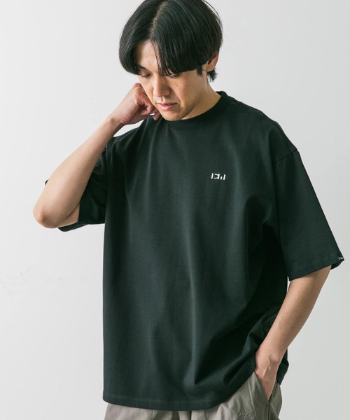 URBAN RESEARCH DOORS(アーバンリサーチドアーズ)の「WAQ×DOORS フィールドロゴTシャツ(Tシャツ/カットソー・メンズ・ブラック/ホワイト・MEDIUM/LARGE)」の9枚目の写真