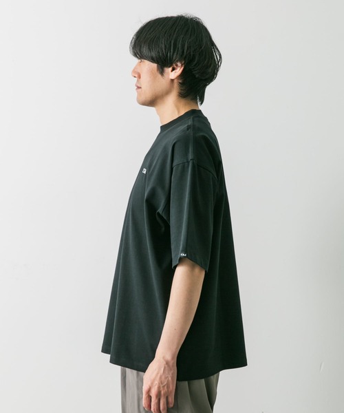 URBAN RESEARCH DOORS(アーバンリサーチドアーズ)の「WAQ×DOORS フィールドロゴTシャツ(Tシャツ/カットソー・メンズ・ブラック/ホワイト・MEDIUM/LARGE)」の16枚目の写真