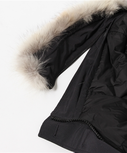 CANADA GOOSE（カナダグース）の「CANADA GOOSE:CHARLOTTE（ダウンジャケット/コート・レディース・ネイビー/オリーブ・SMALL）」の3枚目の写真