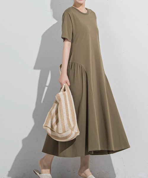 VICKY（ビッキー）の「【すっぽり楽ちん】カットギャザーワンピース≪洗濯機で洗える≫（ワンピース・レディース・カーキ/ブラック/グレー/ブルー・M）」の3枚目の写真