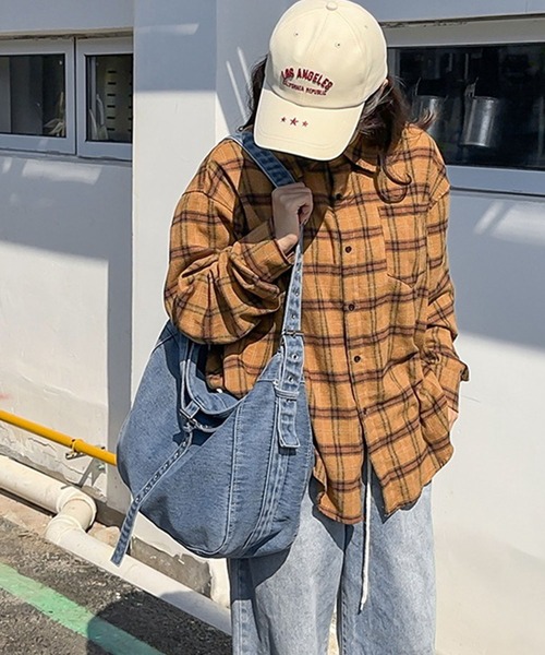 GLAMOROUS JANE(グラマラスジェーン)の「デニムビックショルダーバッグ(ショルダーバッグ・レディース・ブルー/ブラック/インディゴブルー・FREE)」の13枚目の写真