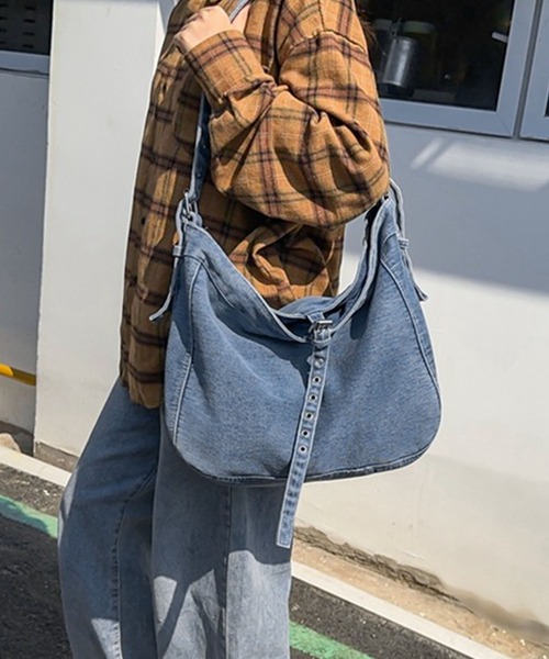 GLAMOROUS JANE(グラマラスジェーン)の「デニムビックショルダーバッグ(ショルダーバッグ・レディース・ブルー/ブラック/インディゴブルー・FREE)」の15枚目の写真