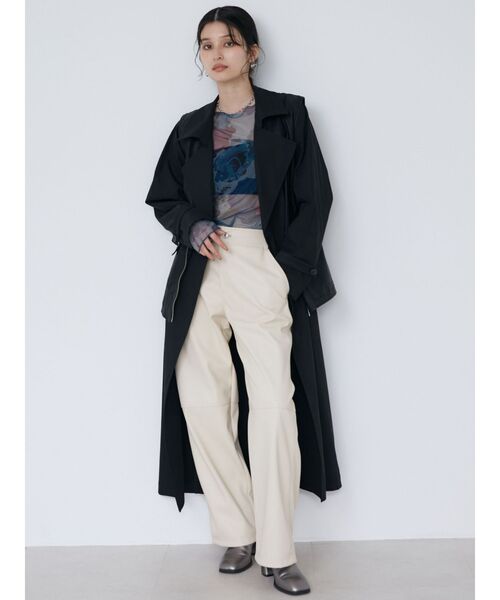 MURUA（ムルーア）の「スイッチフェイクレザーパンツ（その他パンツ・レディース・ブラック/アイボリー/ブラウン・1/2）」の5枚目の写真