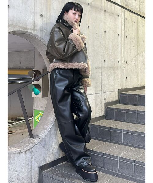 MURUA（ムルーア）の「スイッチフェイクレザーパンツ（その他パンツ・レディース・ブラック/アイボリー/ブラウン・1/2）」の9枚目の写真