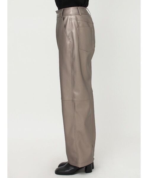 MURUA（ムルーア）の「スイッチフェイクレザーパンツ（その他パンツ・レディース・ブラック/アイボリー/ブラウン・1/2）」の17枚目の写真