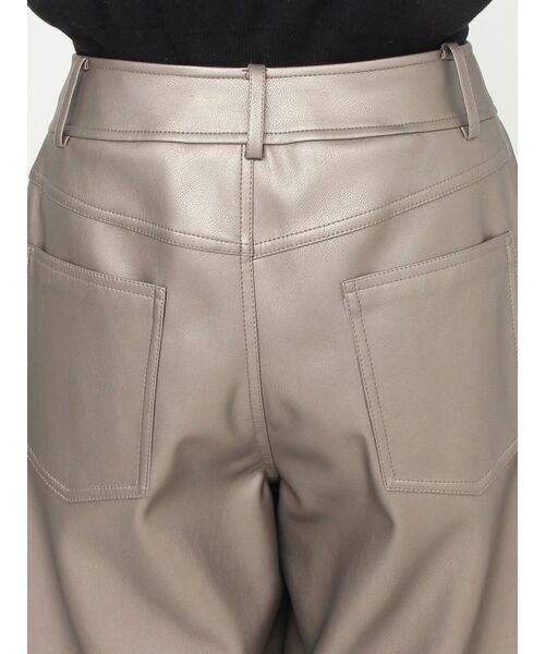 MURUA（ムルーア）の「スイッチフェイクレザーパンツ（その他パンツ・レディース・ブラック/アイボリー/ブラウン・1/2）」の19枚目の写真