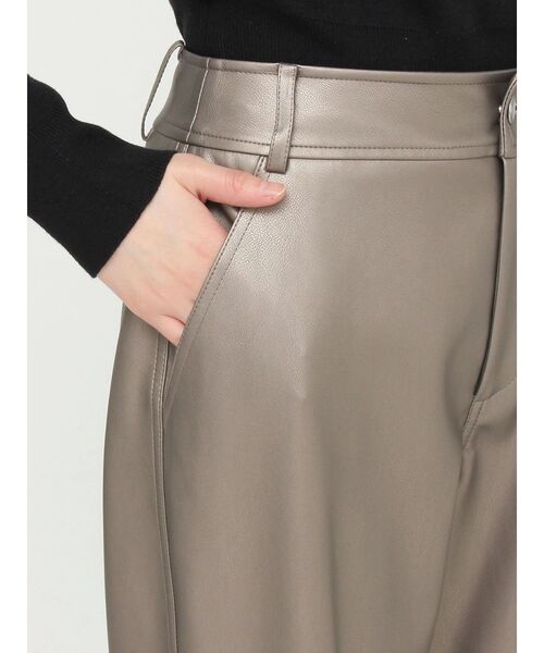 MURUA（ムルーア）の「スイッチフェイクレザーパンツ（その他パンツ・レディース・ブラック/アイボリー/ブラウン・1/2）」の20枚目の写真